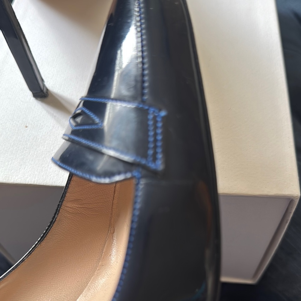 Manolo Blahnik Navy Patent Leather Heels - Picture 4 of 6